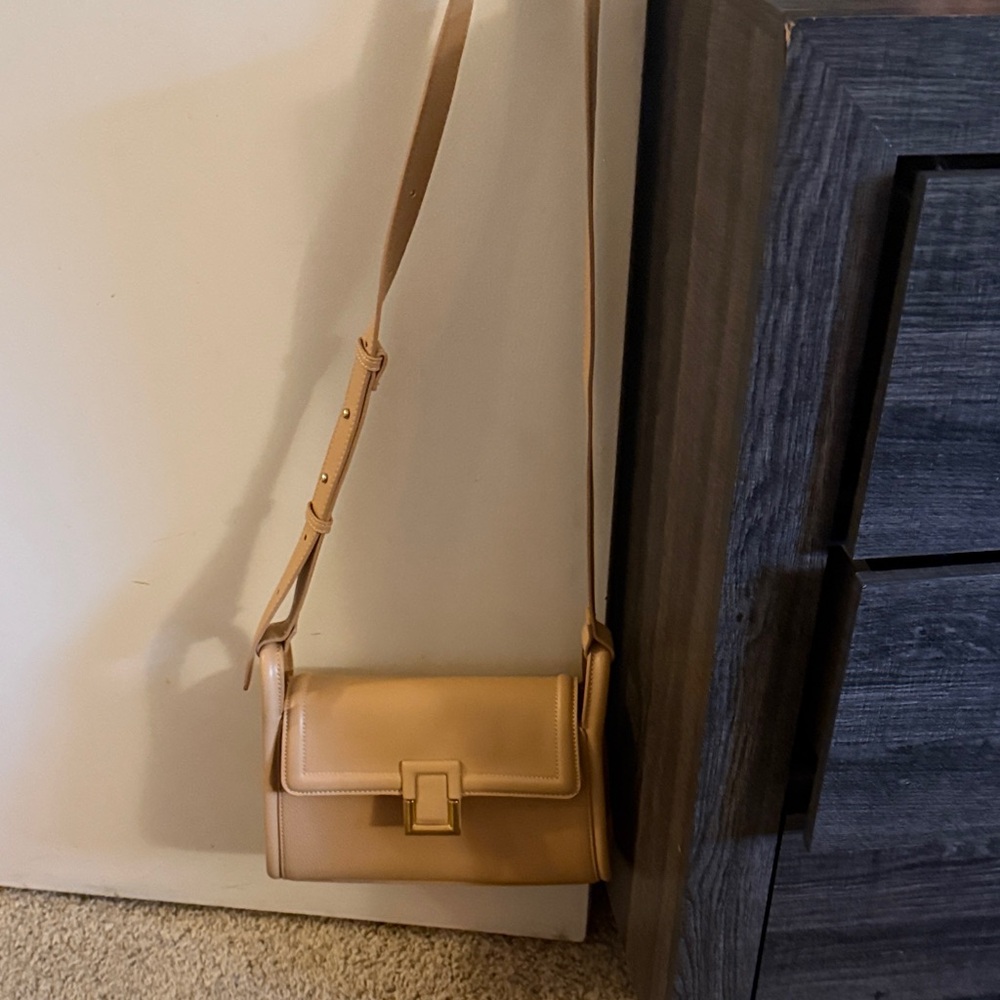 Classic Structured Shoulder Bag in camel - Picture 7 of 9